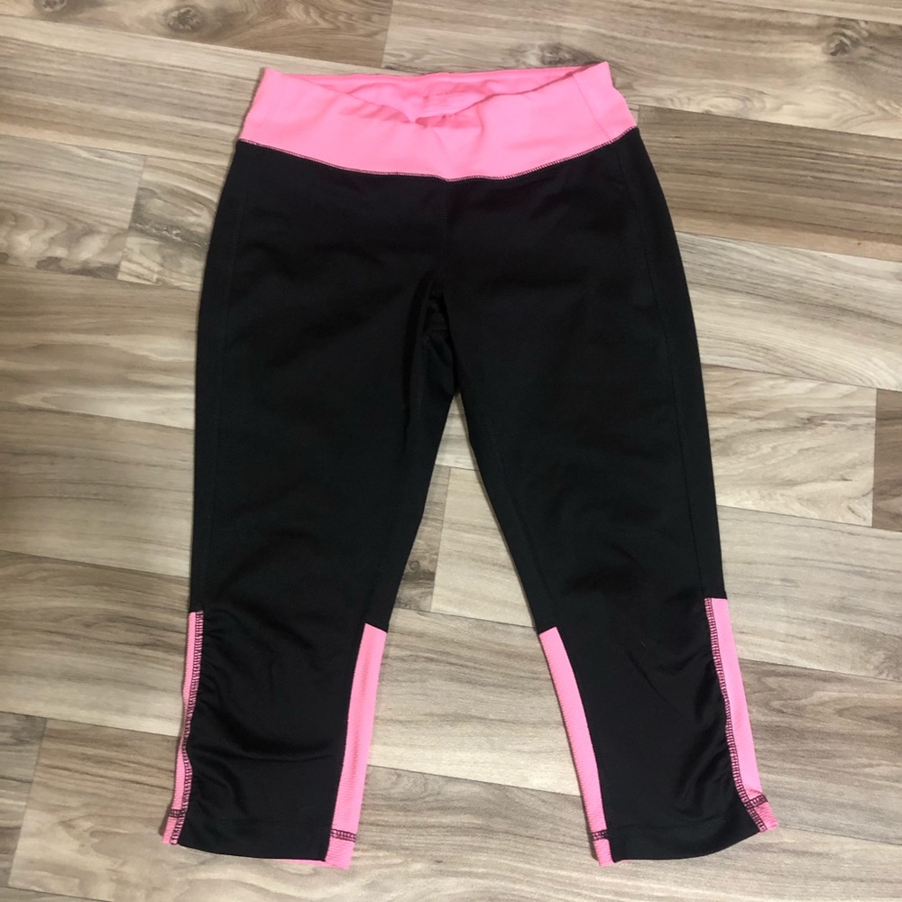 Athletic Mid calf length leggings black and pink